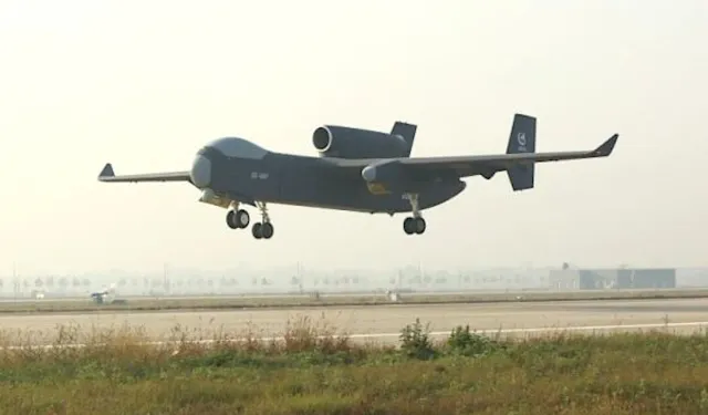 China’s Jiu Tian “airborne UAV carrier” completes maiden flight
