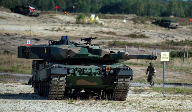 Poland starts training Ukrainian crew for Leopard 2 tanks