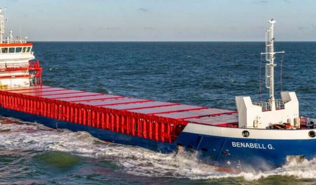 Damen Shipyards signs contract with Fast Lines Belgium for the delivery of two Combi Freighters 3850