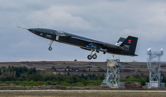 Bayraktar KIZILELMA hits targets in first live-fire test