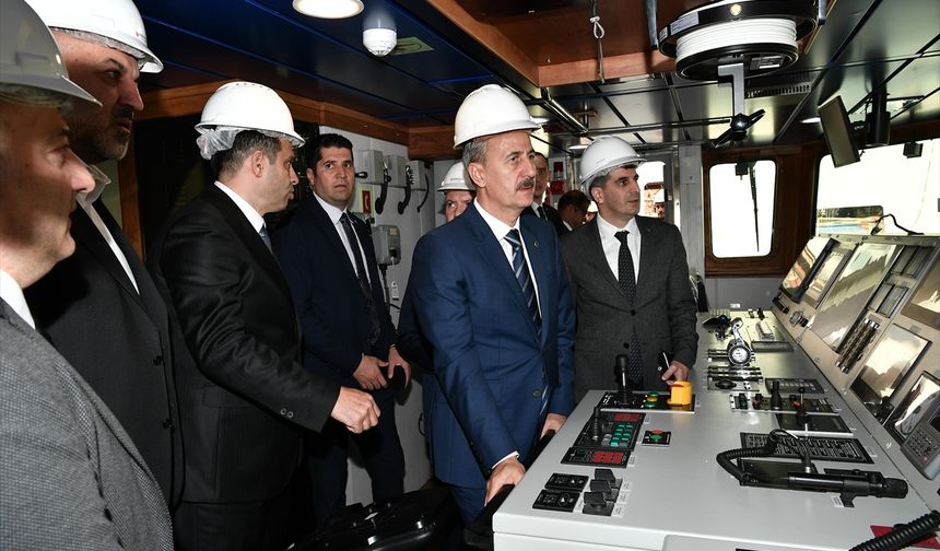 Türkiye's Defense Industry Chief Görgün visits Tuzla shipyard zone