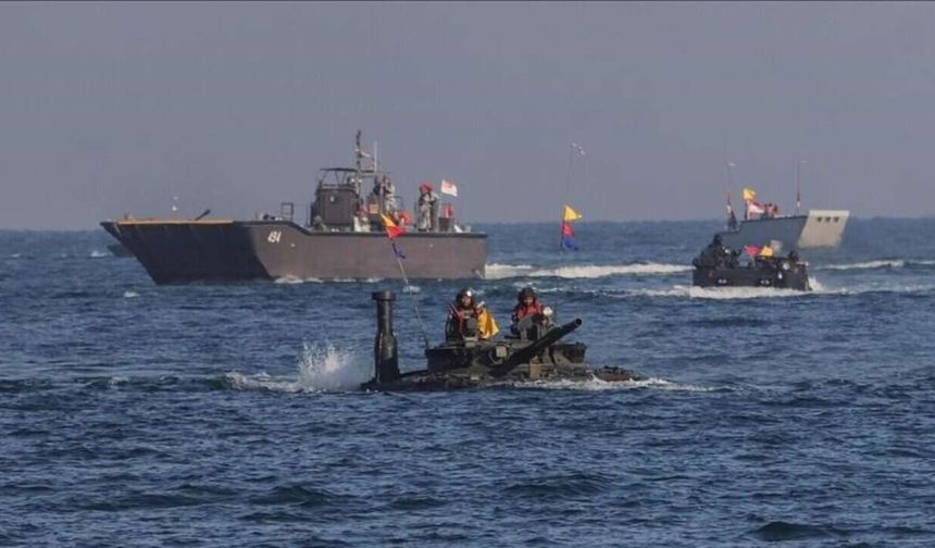 Australia and Indonesia hold largest military drill, 1st since new defense pact