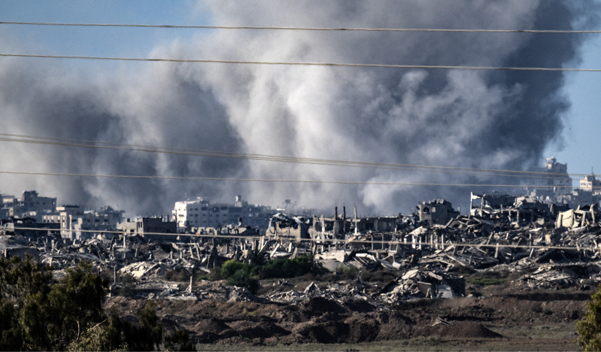 Israeli Army deploys vehicles packed with explosives in Gaza City